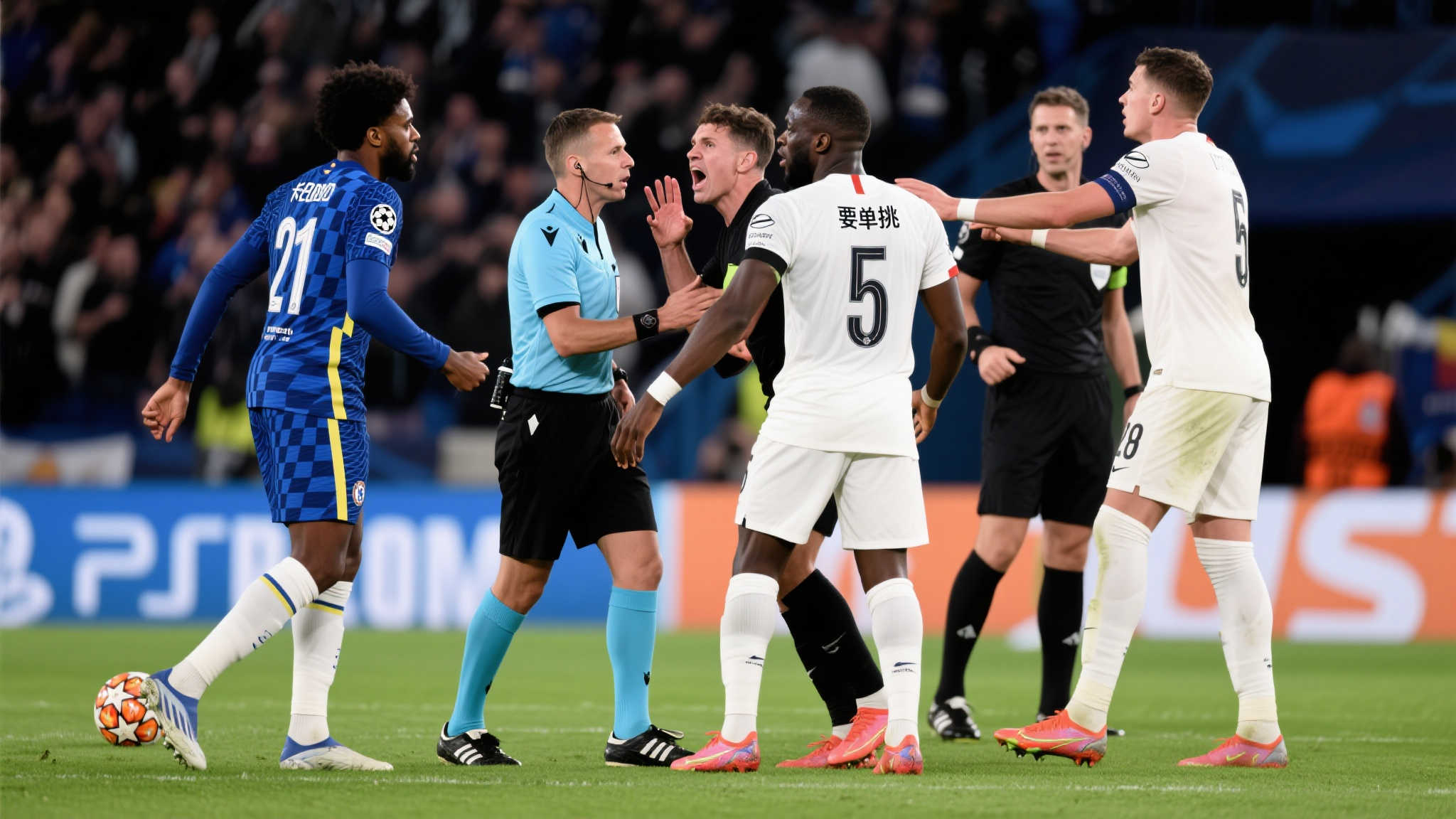 吕迪格遭卡布拉尔言语挑衅,两人现场对峙升级为单挑事件 在足球赛场上,球员之间的较量不仅限于技术与战术,有